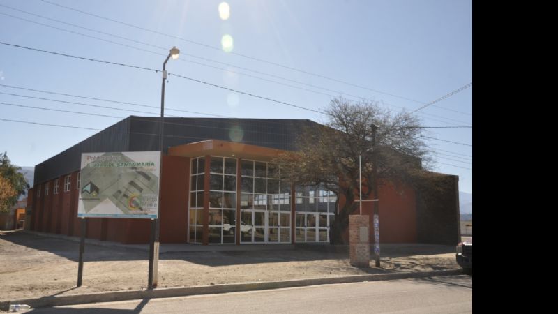 Inauguraron polideportivo construido por Minera Alumbrera