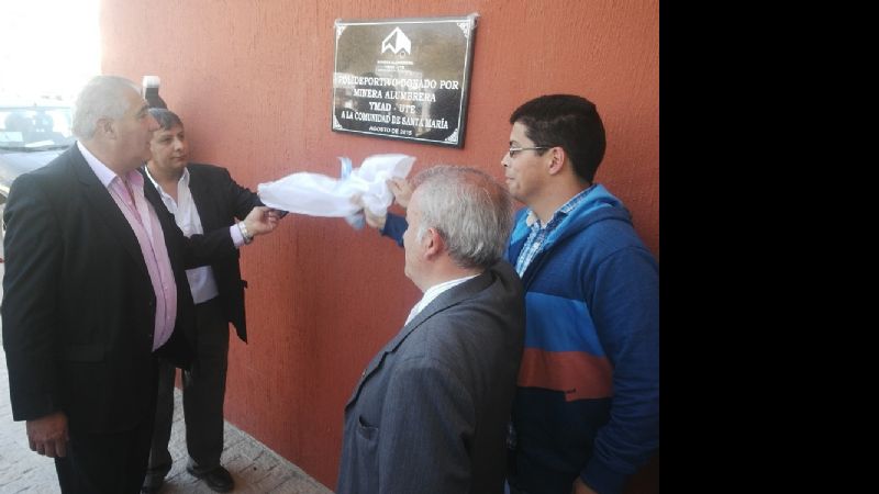Inauguraron polideportivo construido por Minera Alumbrera