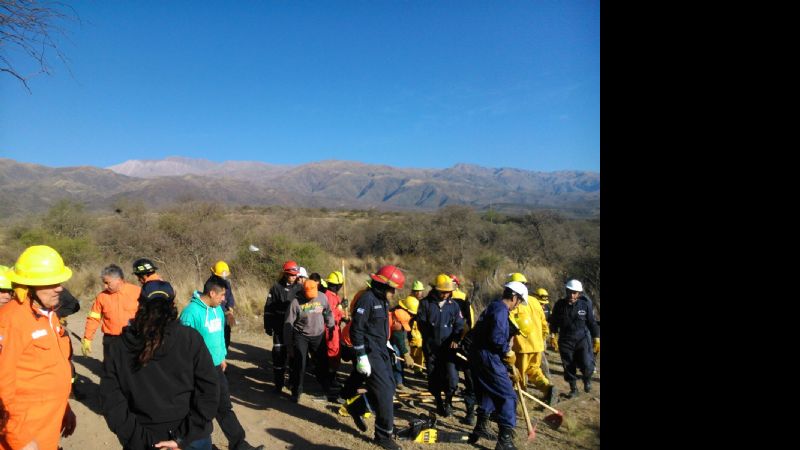 Defensa Civil y Bomberos Voluntarios se capacitaron en incendios forestales