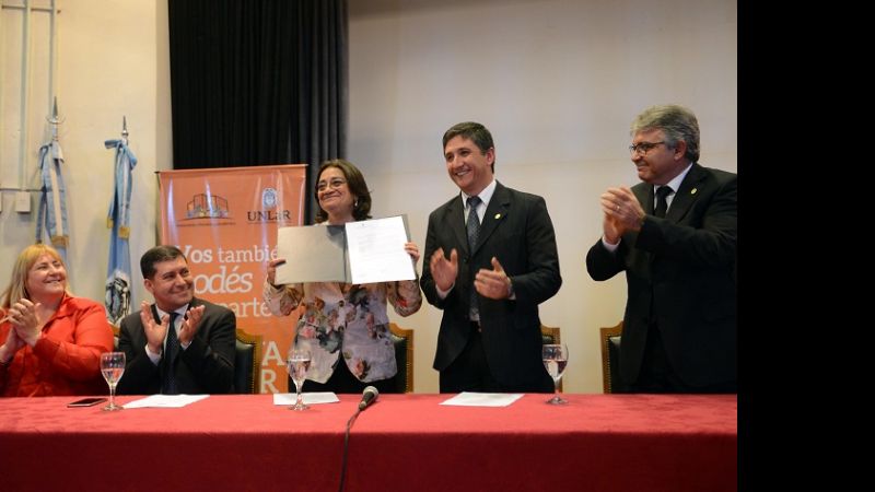 La Gobernadora inauguró un nuevo edificio escolar