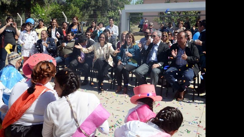 La Gobernadora inauguró un nuevo edificio escolar
