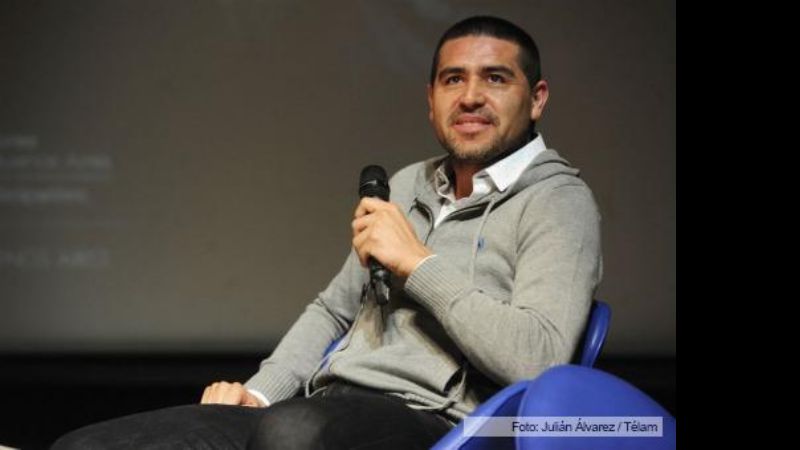 Riquelme le sigue “pegado” con dureza a la dirigencia de Boca