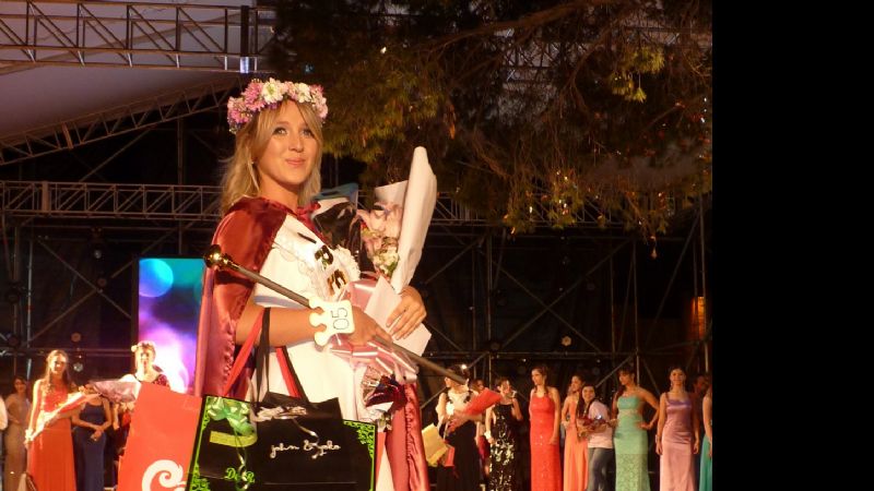 Amparo Acevedo es la nueva Reina de los Estudiantes de Capital