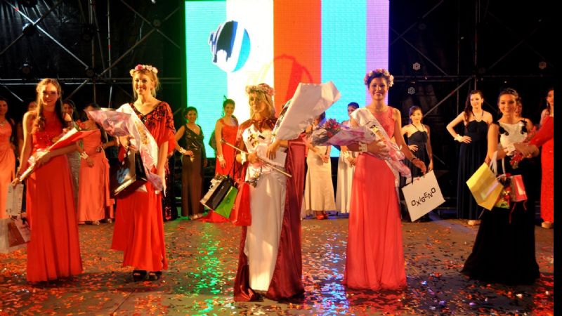 Amparo Acevedo es la nueva Reina de los Estudiantes de Capital