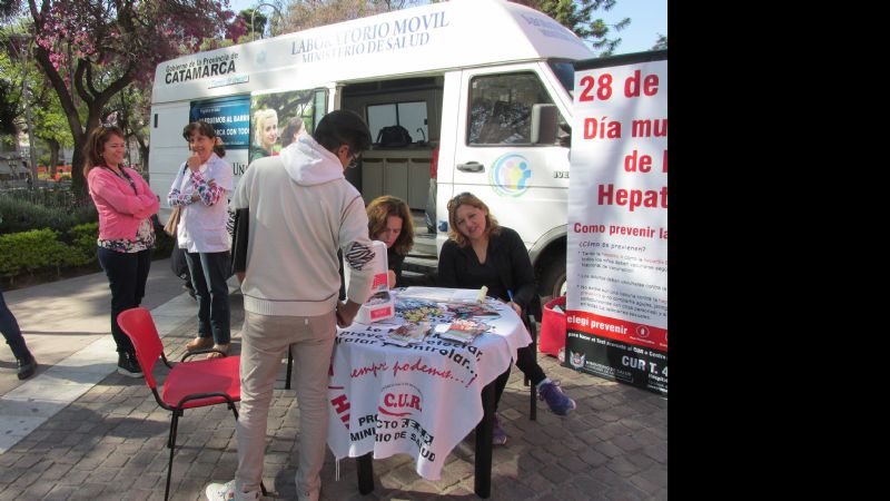 Sigue la vacunación contra la hepatitis B y extracción de sangre para VIH