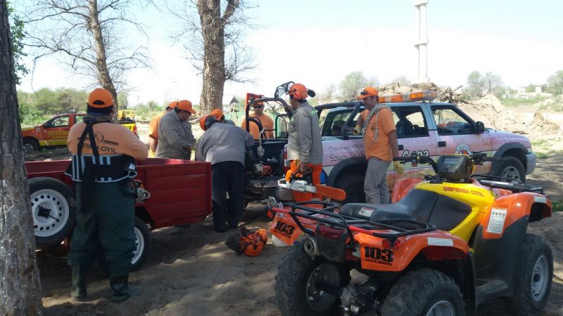 Defensa Civil colaboró en la limpieza del río en Bañado de Ovanta