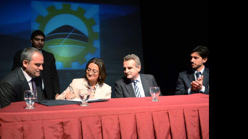 Lucía puso en funcionamiento el nuevo VOR y prorrogó el acuerdo por Minas Capillitas