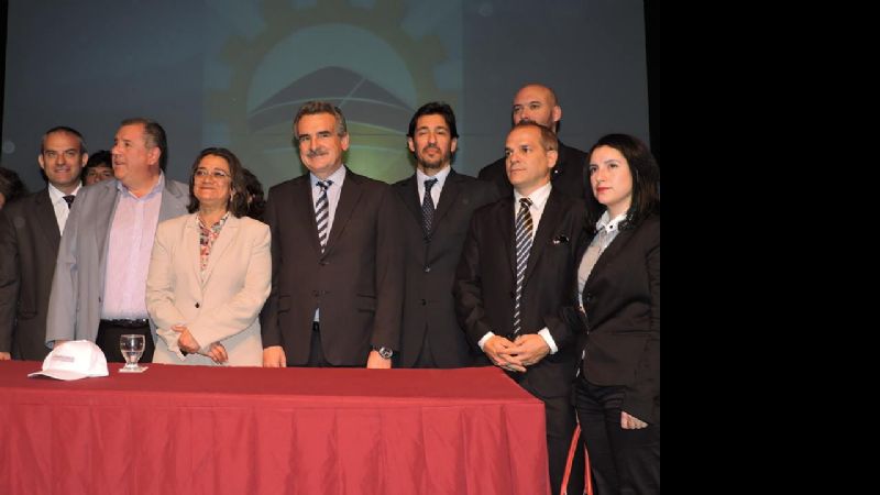 Lucía puso en funcionamiento el nuevo VOR y prorrogó el acuerdo por Minas Capillitas