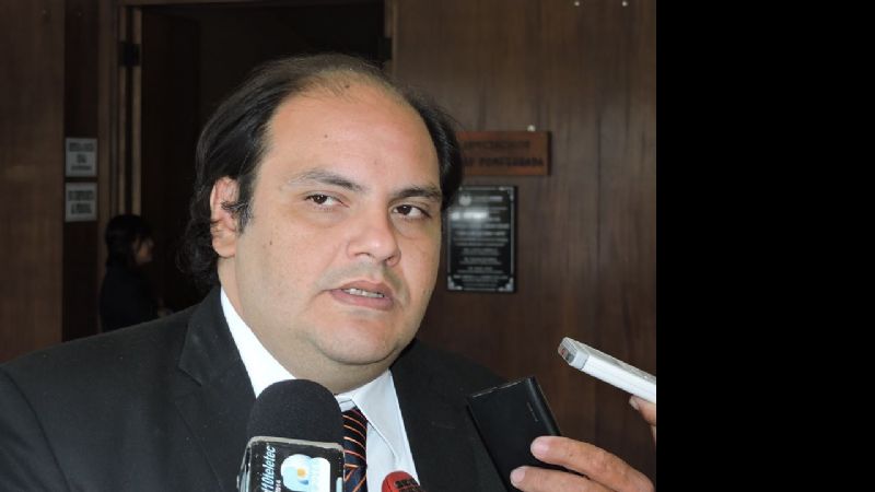 "El Ejecutivo no tiene competencia para comprar materiales para una elección"