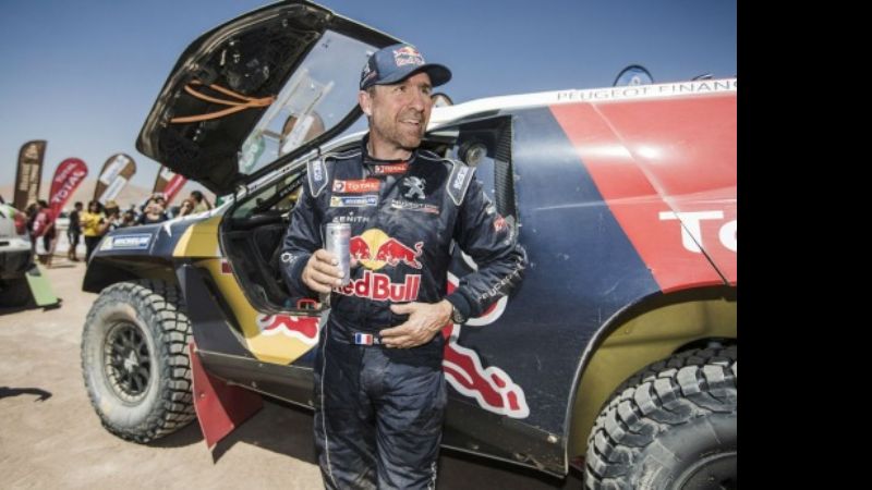 Denuncian a Peterhansel por cargar combustible en lugar no permitido