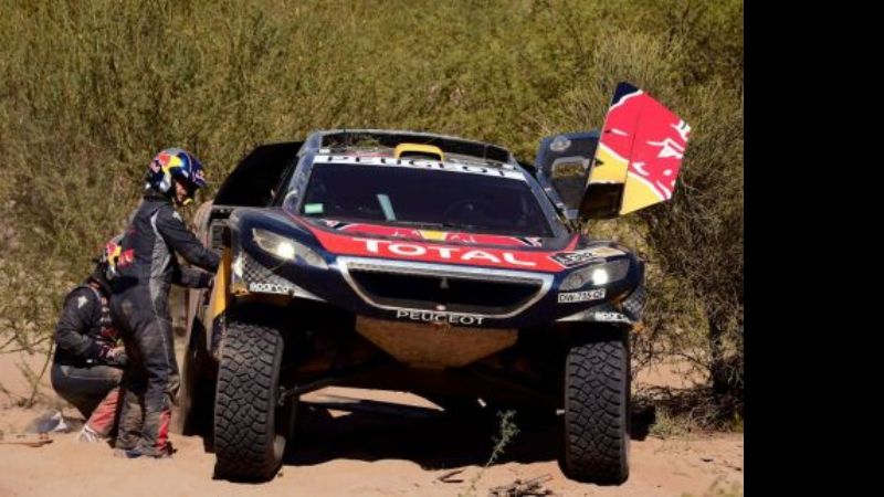 No penalizan a Peterhansel por cargar combustible en una neutralización