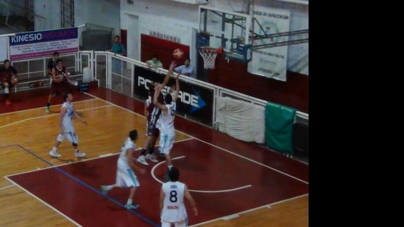 Olimpia levantó 20 puntos, pero no alcanzó y cayó ante Tucumán BB