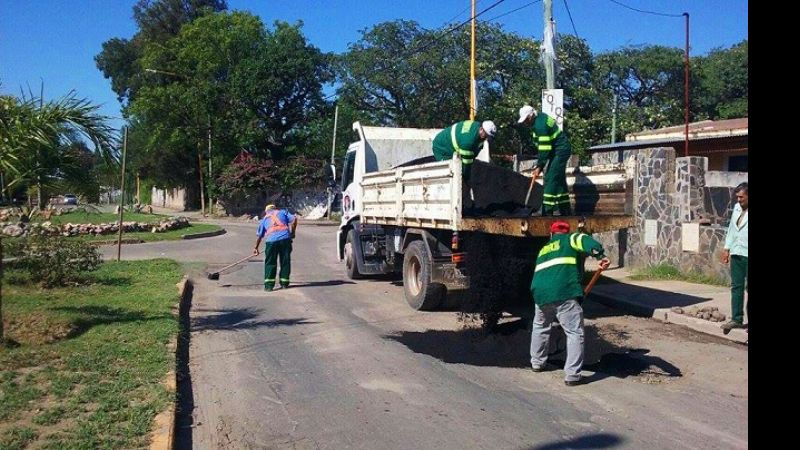 Bacheo de calles en San Antonio y Pomancillo Este