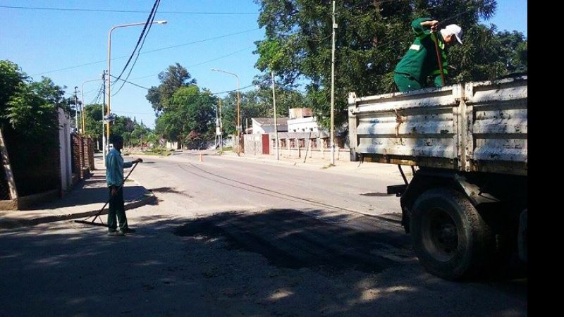 Bacheo de calles en San Antonio y Pomancillo Este
