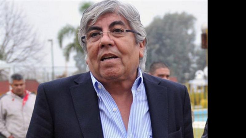 “No vamos a negociar con los ojos vendados”, dijo Moyano