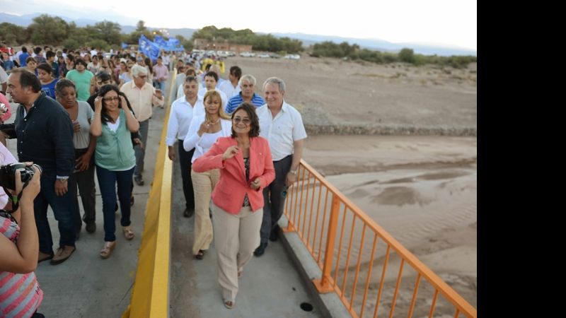 La Gobernadora inauguró el puente sobre el Río Abaucán