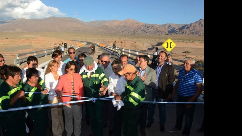 La Gobernadora inauguró el puente sobre el Río Abaucán