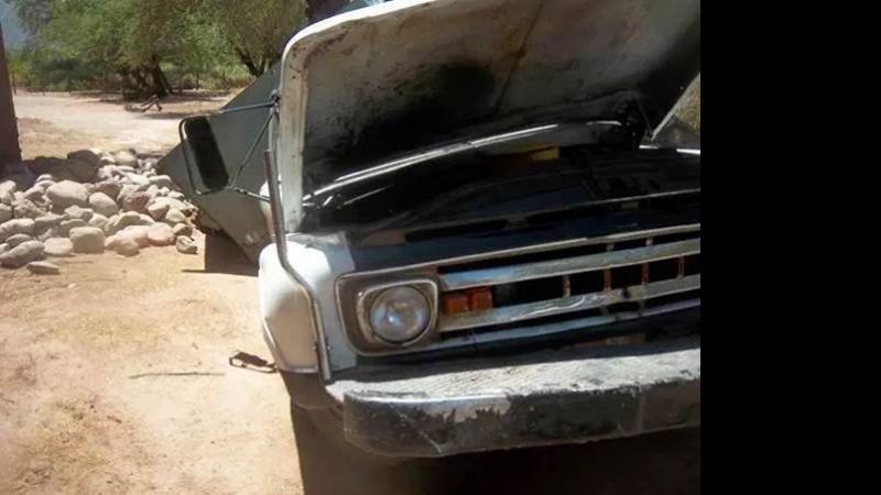 Un camión se hundió en un pozo ciego