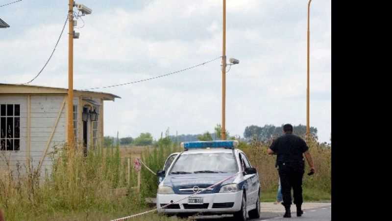 Los tres prófugos "tienen muchos contactos; se entremezcla la política"