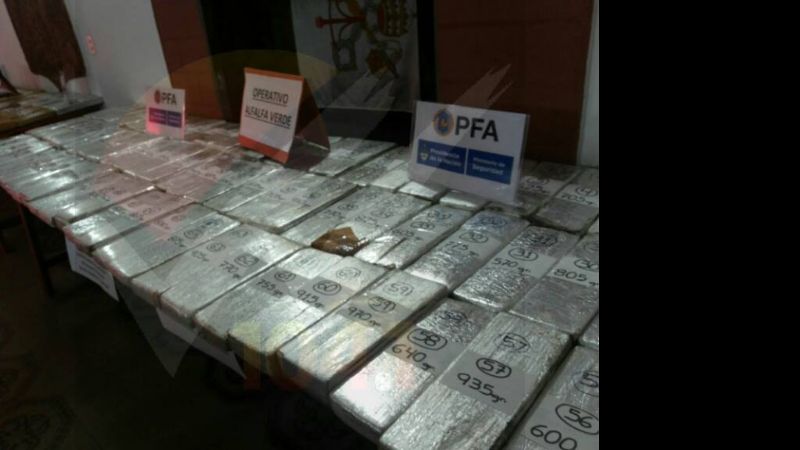 En total se incautaron 218 kilos de droga: 200 de marihuana y 18 de cocaína