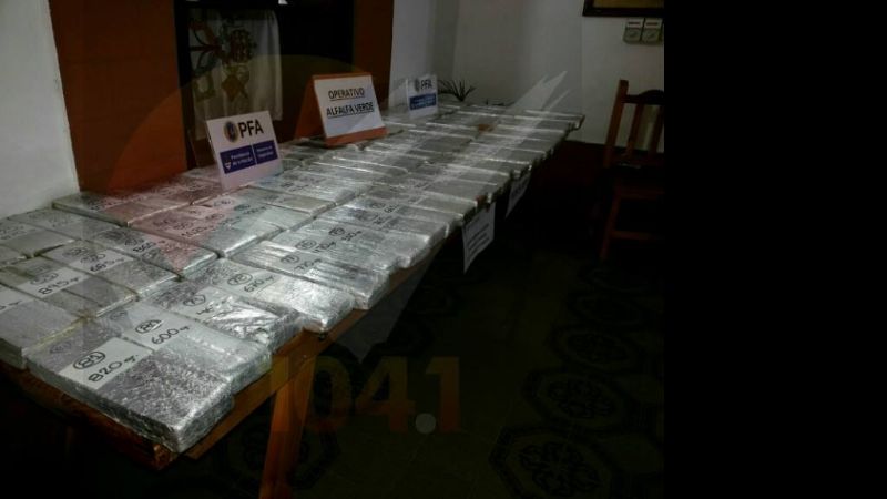En total se incautaron 218 kilos de droga: 200 de marihuana y 18 de cocaína