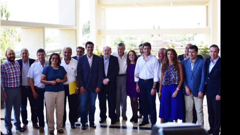 Gobernadores peronistas en defensa del federalismo