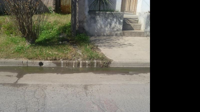 Multarán a quienes tiren aguas servidas a la vía pública