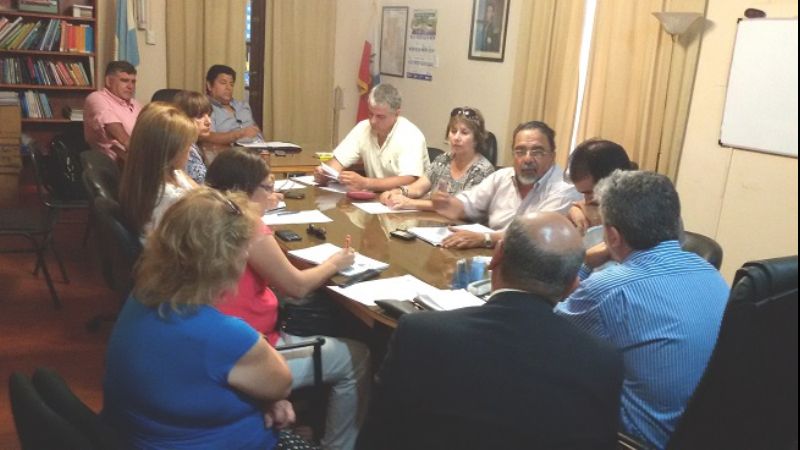 Sin grandes definiciones, gremios y Gobierno abrieron las paritarias