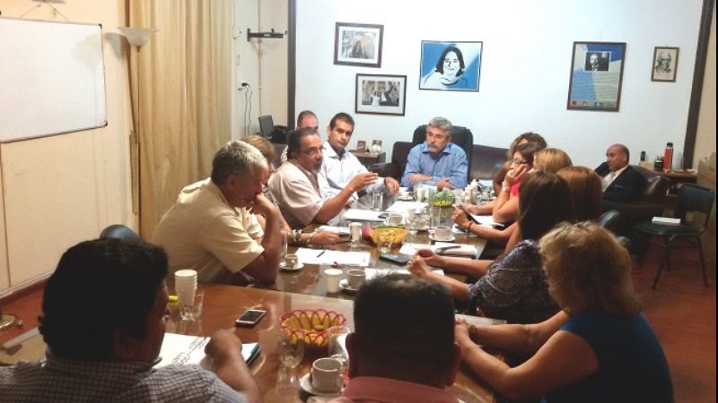 Sin grandes definiciones, gremios y Gobierno abrieron las paritarias