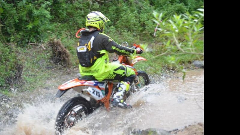 Emir Yoma se impuso en la 2da. del Enduro de Verano, en Anquincila