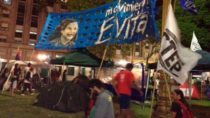 Organizaciones sociales ocupan la Plaza de Mayo en apoyo a Milagro Sala