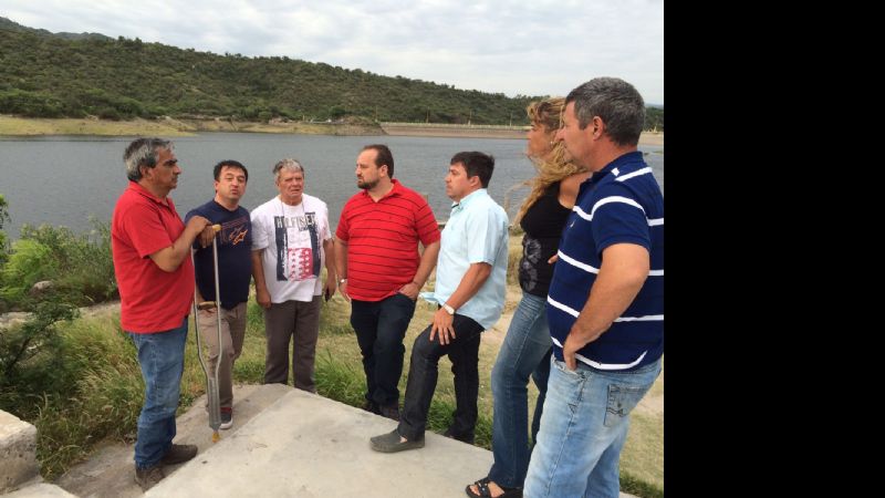 Limpian el Dique El Jumeal para mejorar su imagen