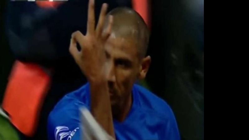 El Gobierno reprobó los gestos de Osvaldo y Díaz y pide sanciones