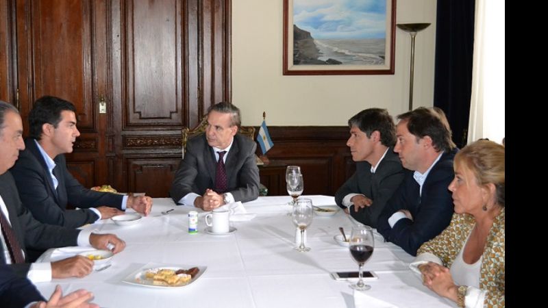 Senadores del FPV se reunieron con el gobernador de Salta