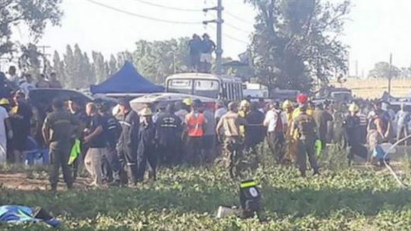 Un Mini Cooper se salió del camino y embistió a varios espectadores
