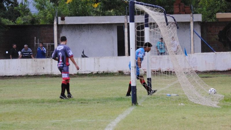Defensores lo merecía y festejaba, pero se le escapó a Ibáñez: 2 a 2