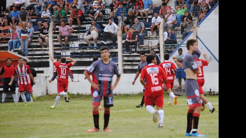 Defensores lo merecía y festejaba, pero se le escapó a Ibáñez: 2 a 2