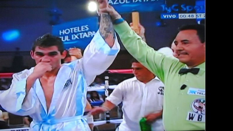 Un brillante “Zurdo” Barrionuevo venció por KO al panameño Cosio
