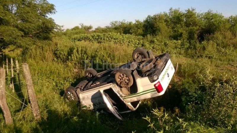Hallan una camioneta falsa de Gendarmería volcada en Santa Fe