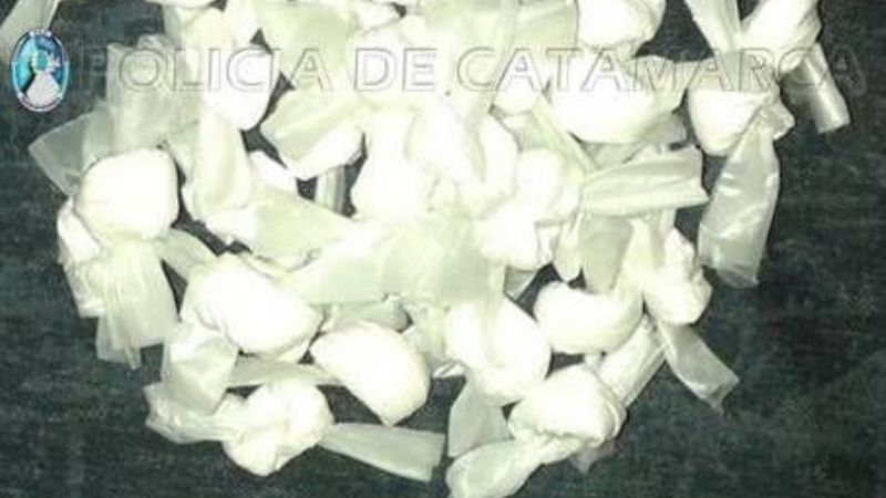 Desbaratan un “kiosco” de droga, secuestran armas, dinero y arrestan a seis personas