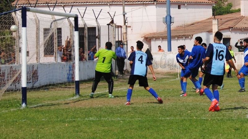 San Martín “pinchó” la cima vestido de “albirrojo”