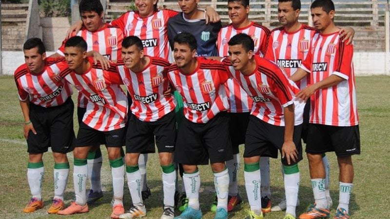 San Martín “pinchó” la cima vestido de “albirrojo”