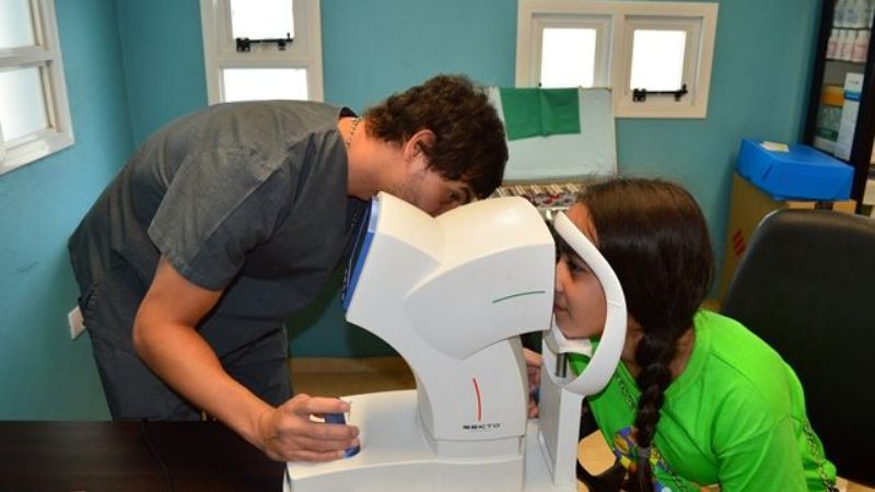 El CIIC entrega la nueva Libreta Sanitaria Juvenil y Carpetas de Salud