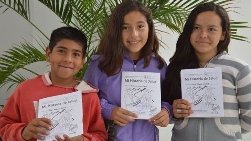 El CIIC entrega la nueva Libreta Sanitaria Juvenil y Carpetas de Salud