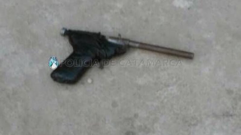 Aprehenden a un joven que disparaba al aire en una plaza