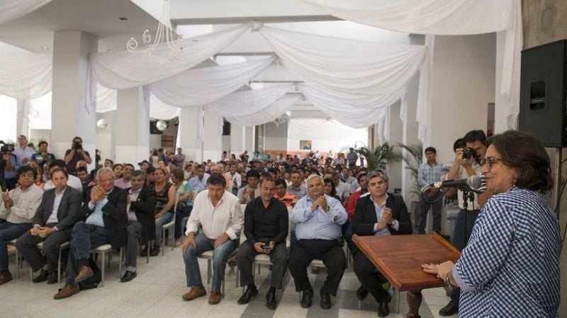 La Gobernadra entregó 21 millones de pesos en aportes a pequeños productores