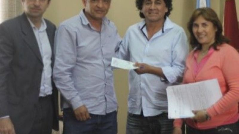 Entrega de subsidio al Club Atlético Independiente