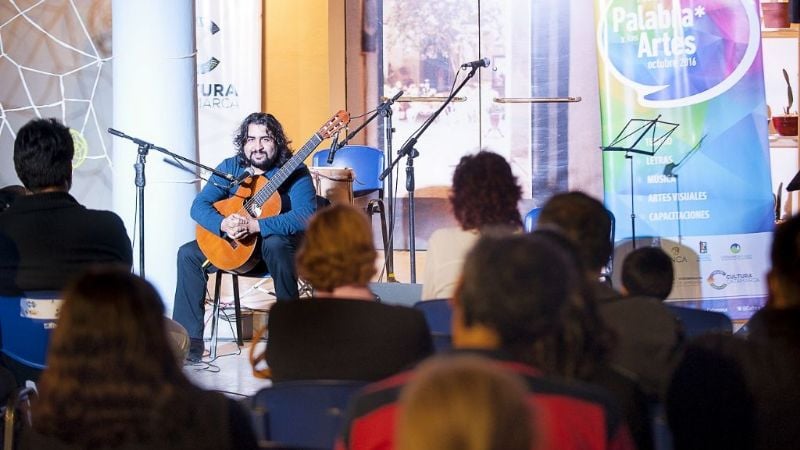 Encuentro con la poesía y música de la mano de Juan Rivera
