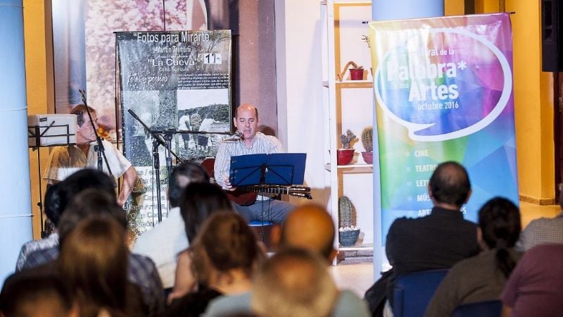 Encuentro con la poesía y música de la mano de Juan Rivera