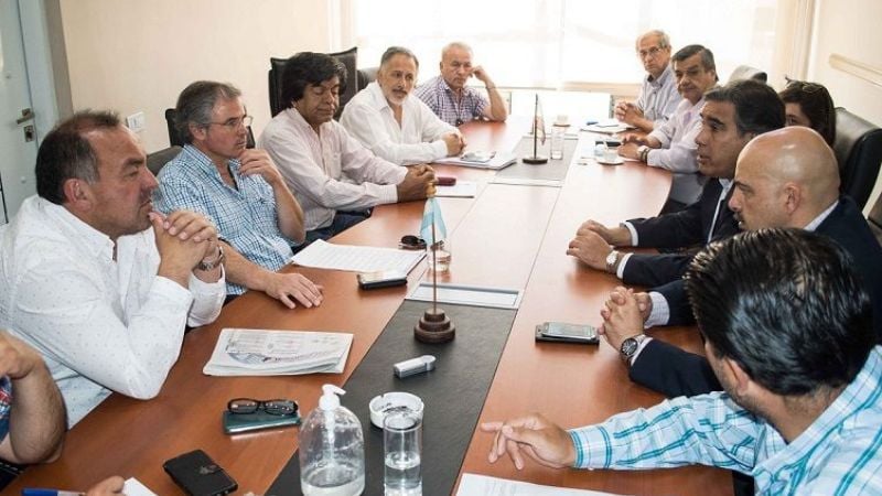 Ministro pasó por el Senado